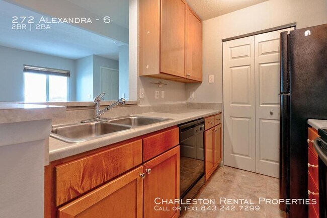 Building Photo - 272 Alexandra Dr
