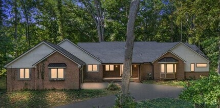Building Photo - 28118 Forestbrook Dr