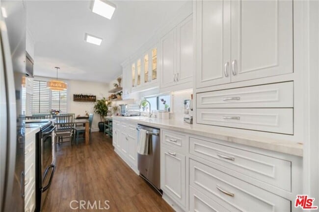 Foto del edificio - 5301 Balboa Blvd