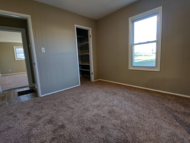 Building Photo - 160 Brandonwood Dr