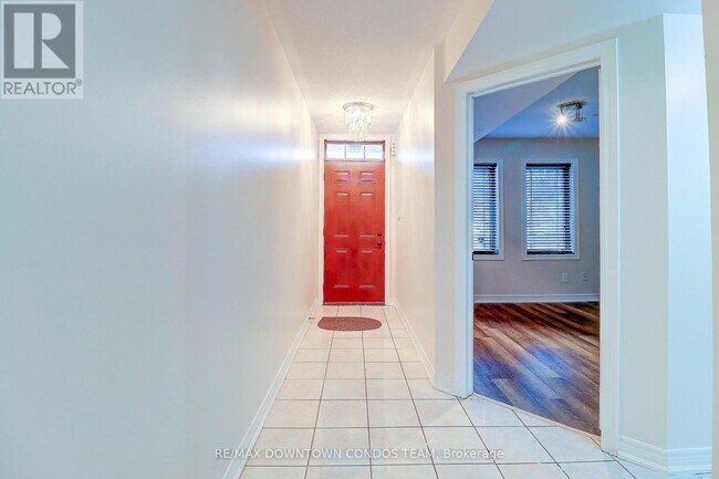 Building Photo - 4271A Lawrence Ave E