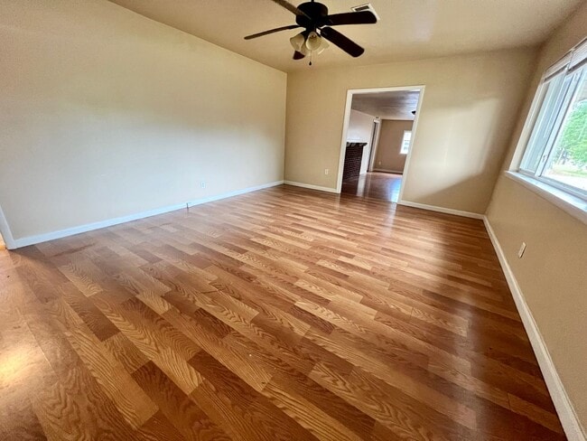 Building Photo - Spacious 4 Bedroom Home Available Now!