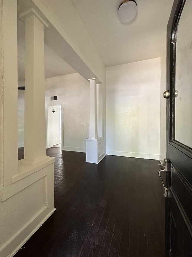 Hardwood Floors in Foyer and Living Room - 517 S 5th Ave