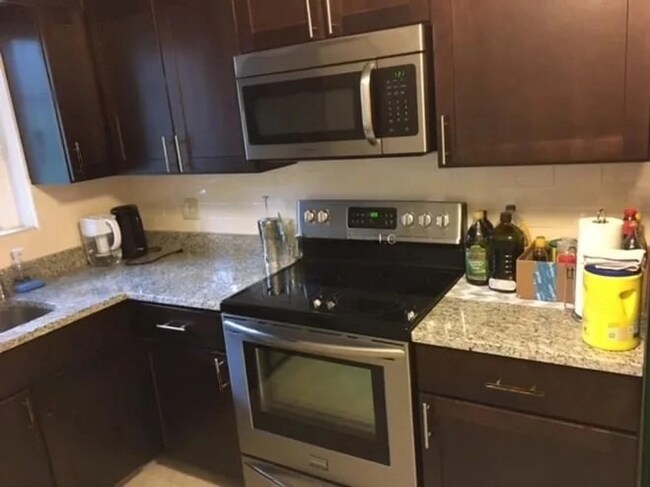 Foto del edificio - 25 Captain Parker Arms