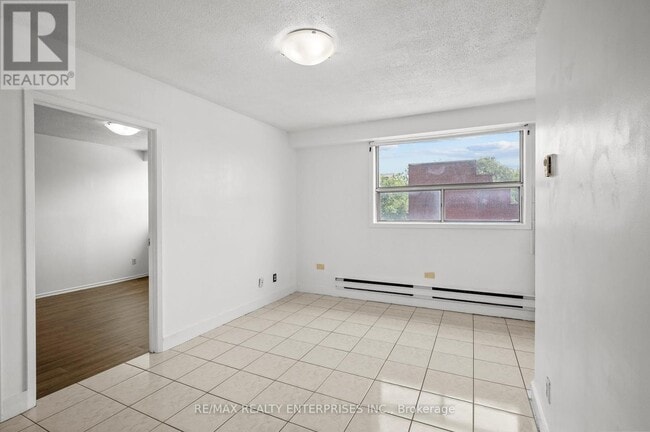Photo du bâtiment - 638-638 Dufferin St