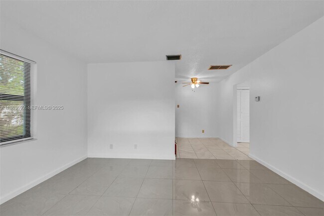 Foto del edificio - 1451 NW 19th St