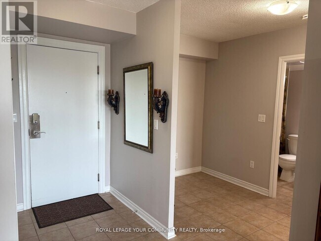 Photo du bâtiment - 2088 Lawrence Ave W