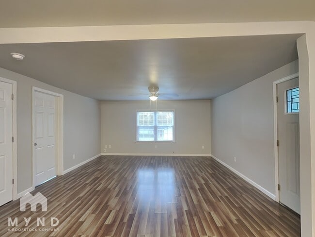 Building Photo - 710 Bluebird Dr SE