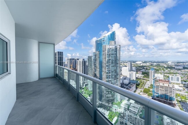Building Photo - 900 Biscayne Blvd