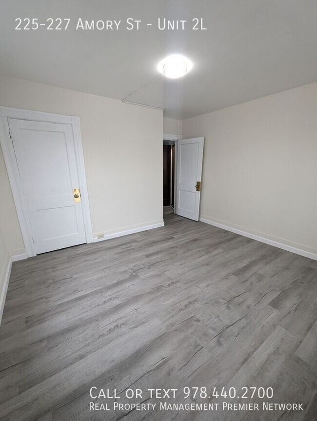 Building Photo - 2 Bedroom in Manchester