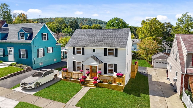 Building Photo - 116 Mary St