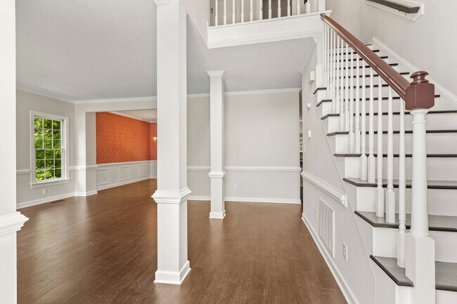 Building Photo - Beautiful 4 Bedroom Home with Updated Kitc...