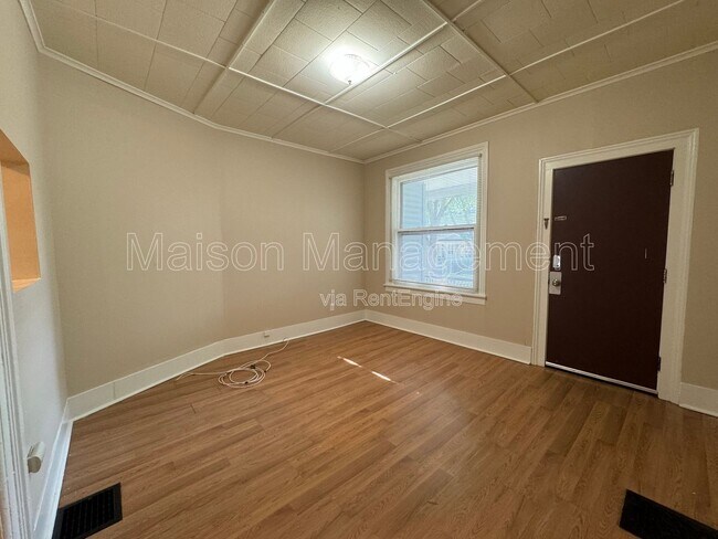 Foto del edificio - 279 S Goodman St
