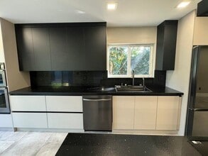 Building Photo - 10366 Buena Ventura Dr