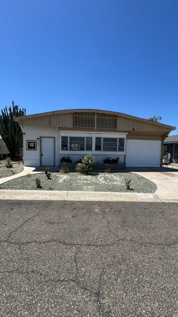 Building Photo - 750 Santa Clara Cir