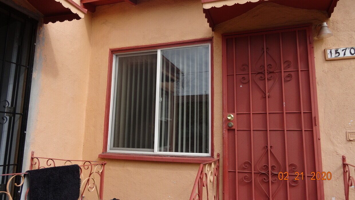 Foto del edificio - 1570 Hazelwood Ave