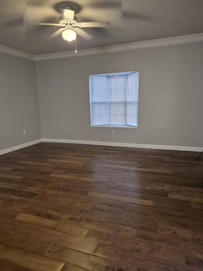 Foto del edificio - 1921 Gornto Rd