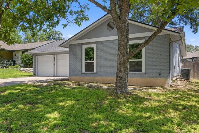Foto del edificio - 902 Hillside Oaks Dr