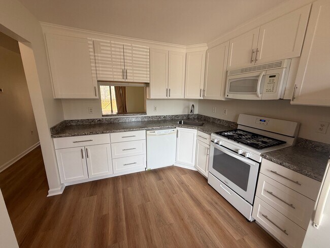 Foto del edificio - 32 Cherokee Dr