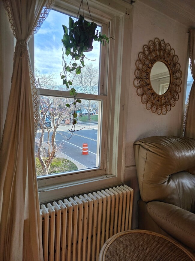 Building Photo - 37 Court St