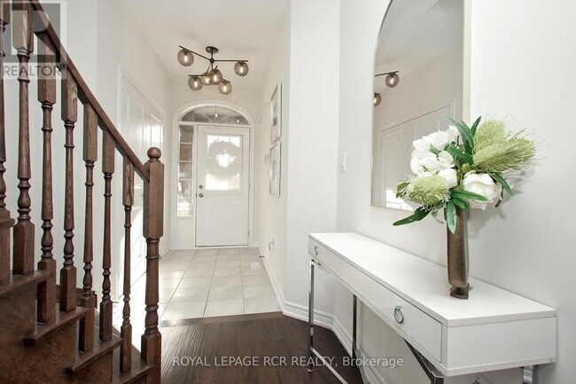 Building Photo - 16 True Blue Cres