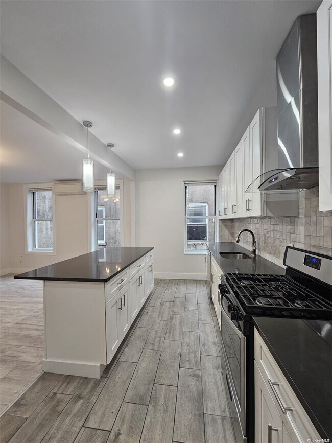 Foto del edificio - 18-55-55 21st Rd