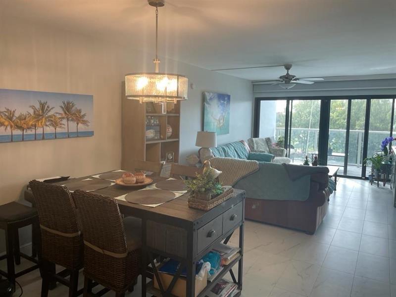 Foto principal - 1401 N Riverside Dr