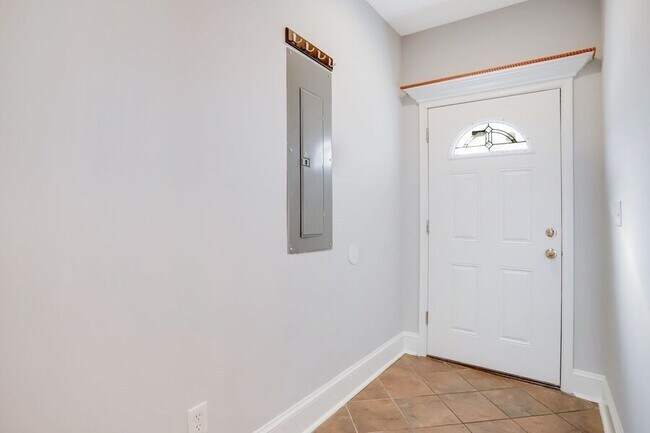 Foto del edificio - Amazing Anacostia 3 Bedroom with Parking I...