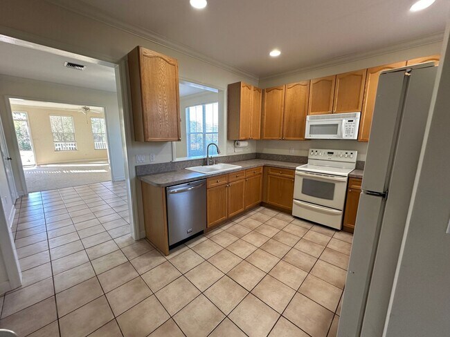 Foto del edificio - 2 Story Townhome ON SOUTHWOOD'S GOLF COURSE!