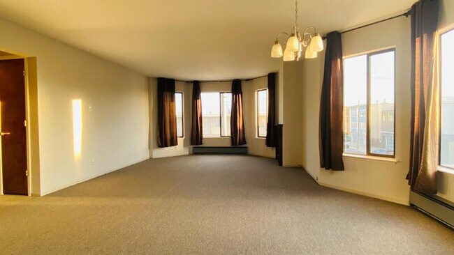 Building Photo - 2390 39th Ave