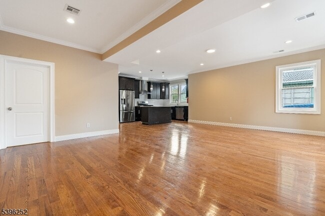 Building Photo - 57 Elm St