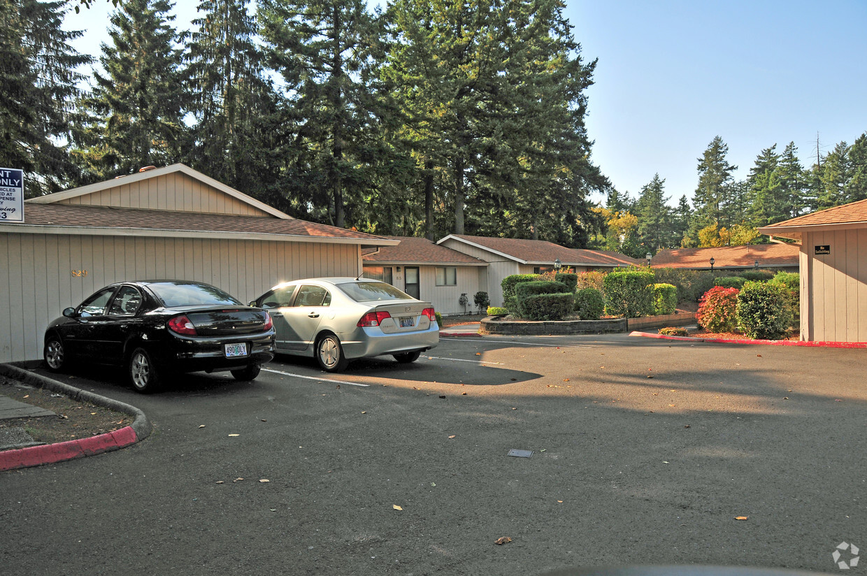 Foto del edificio - Surrey Square Apartments