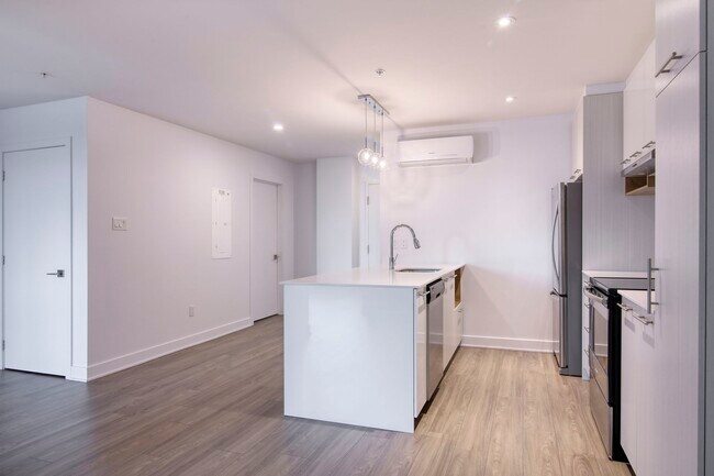 Building Photo - 9675 Av. Papineau