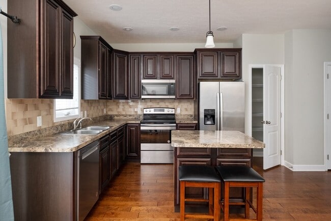Photo - Stunning Cedar Point Townhome – Dual Suites & Modern Finishes