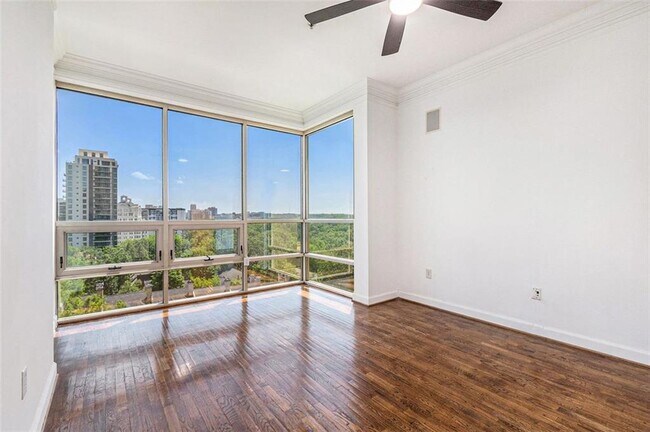 Foto del edificio - 2626 Peachtree Rd NW