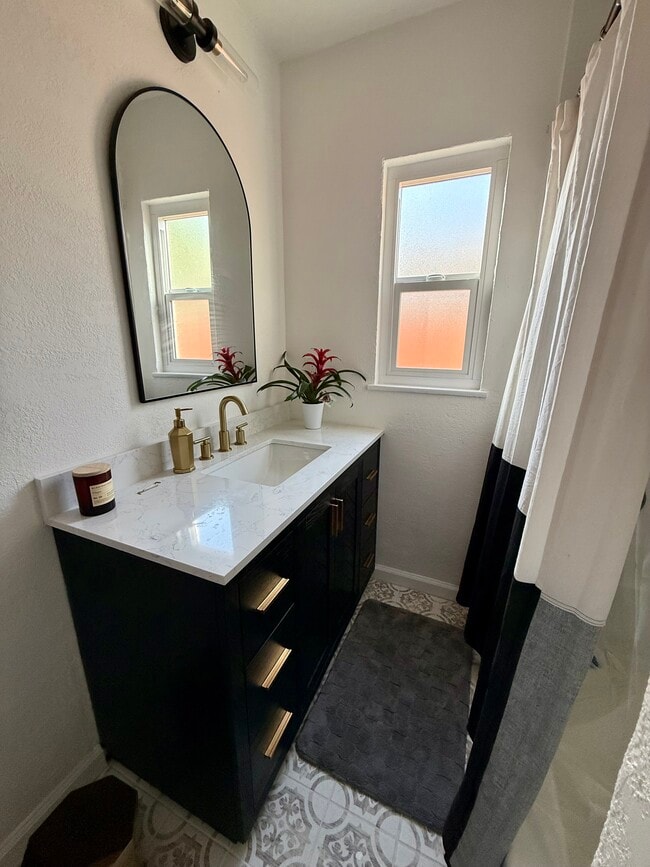 Foto del edificio - 4196 N Mountain View Ave