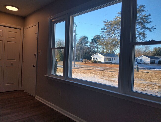 Building Photo - 7420 Bellehaven Dr