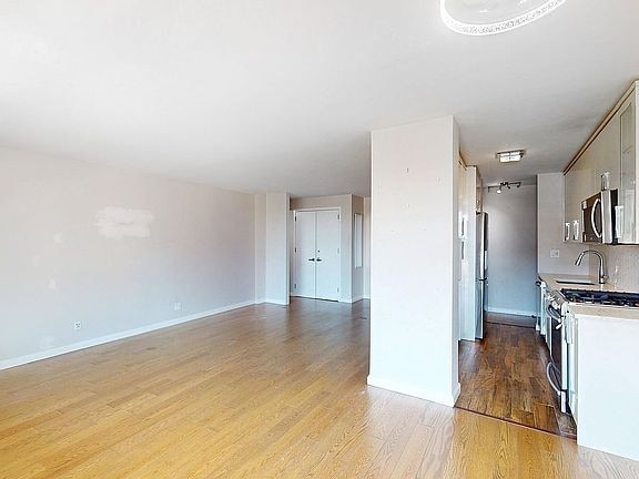 Photo - 2925 W 5th St Apartment