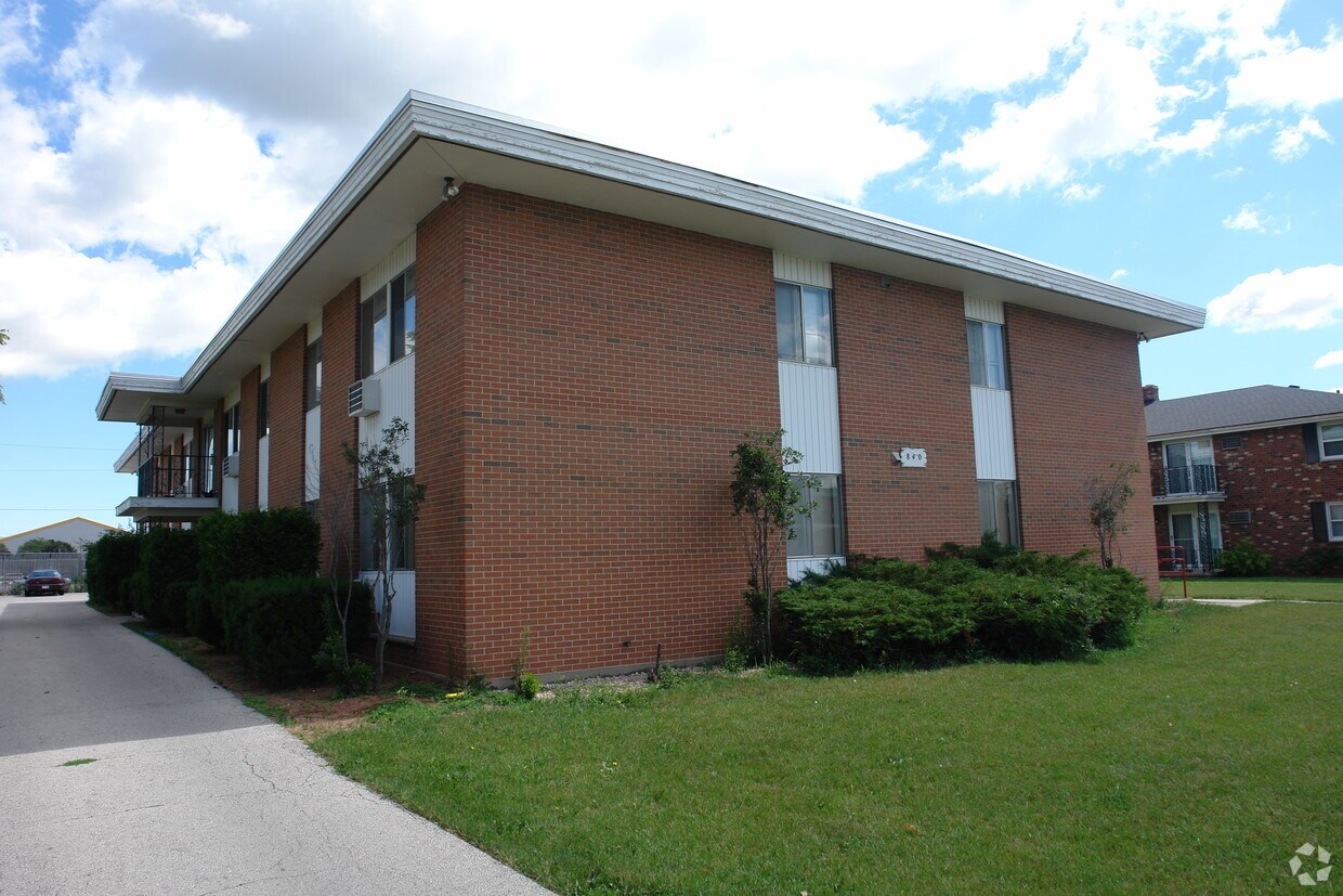 840 William Charles Ct, Ashwaubenon, WI 54304 Apartments in