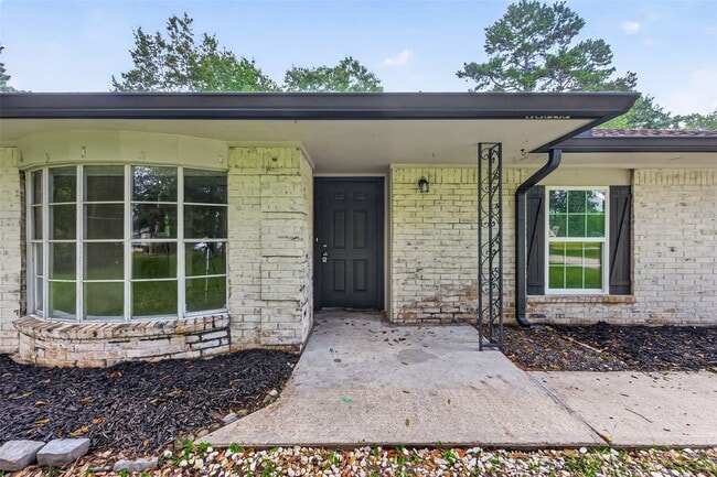 Building Photo - 18747 Woodridge Dr