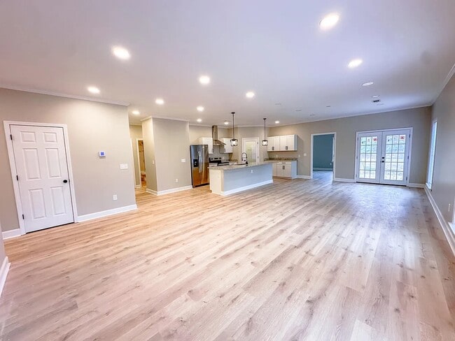 Building Photo - 226 Sylvan Rd