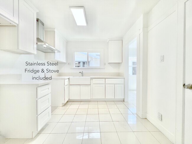 Building Photo - 523 W 49th St