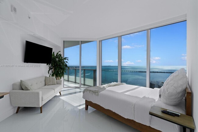 Foto del edificio - 1300 Brickell Bay Dr