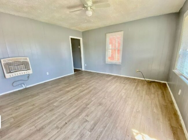 Foto del edificio - 106 N Vernon Ave