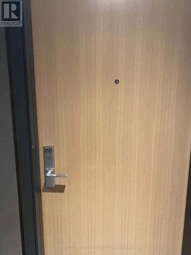 Building Photo - 357 King St W