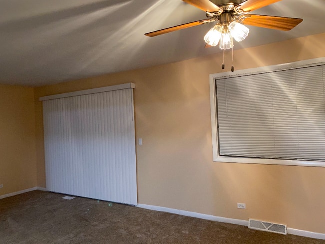 Foto del edificio - 519 Racine Ln