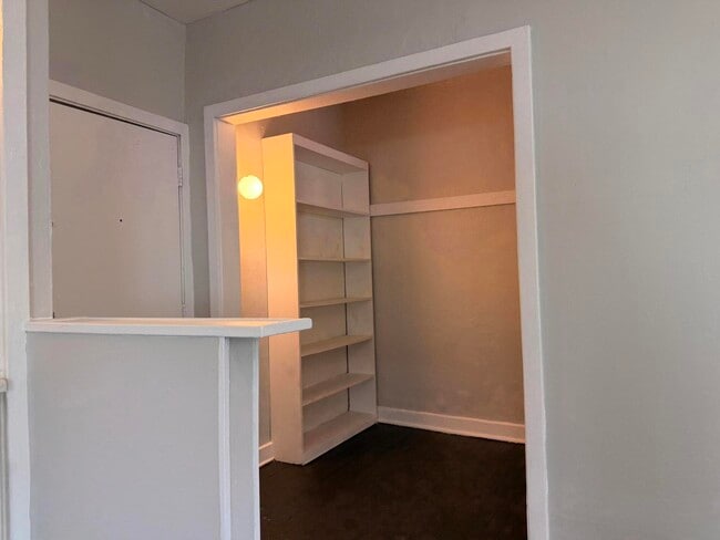 Building Photo - 523 24th St