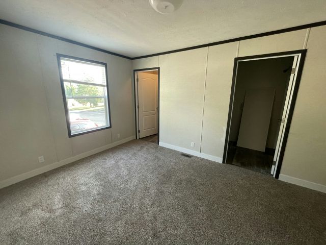 Building Photo - 20 Manor Dr