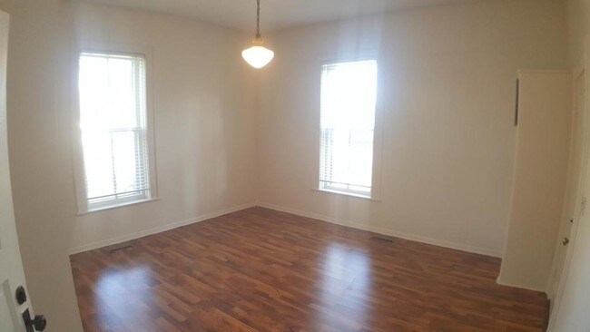 Building Photo - 114 South Blackriver St.