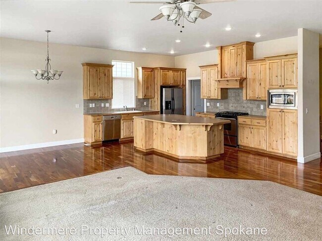 Foto del edificio - 4 br, 3 bath House - 2316 W. Chadwick Ln.